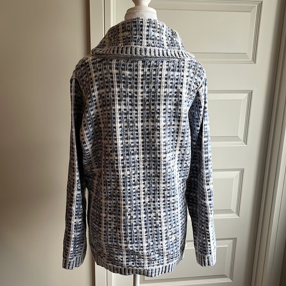 Size M. Comfy Oversized Sweater. - Picture 4 of 7